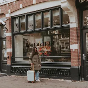 Boutique First Szálloda