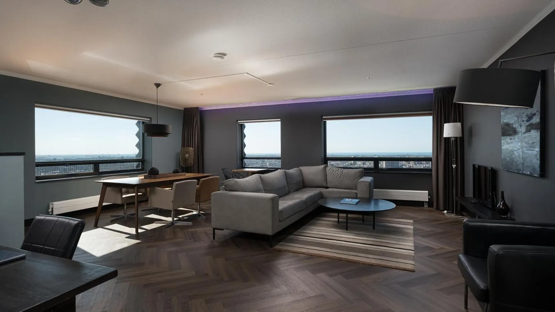 The Penthouse At The Hague Towerアパートメント アパート