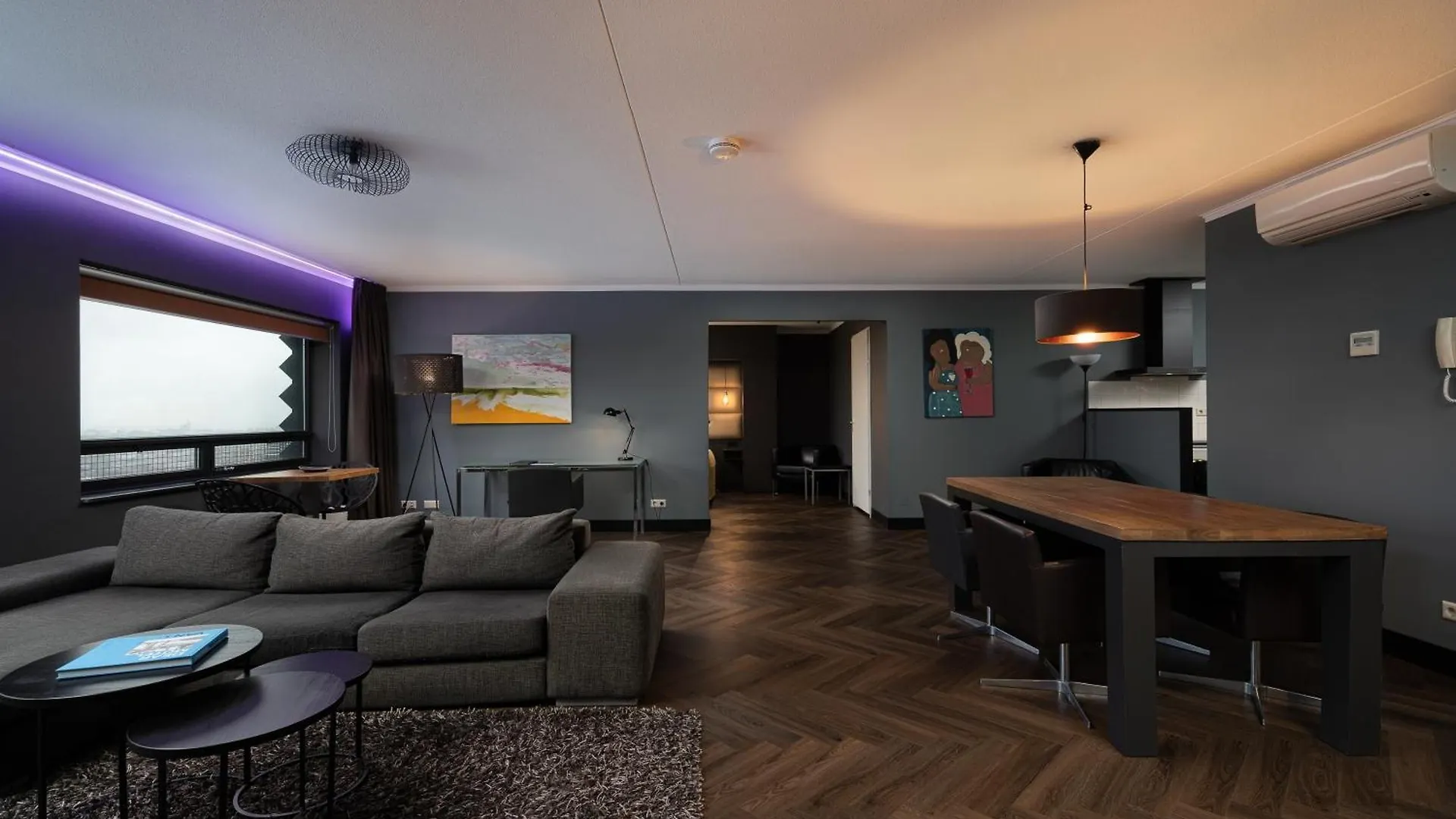 The Penthouse At The Hague Towerアパートメント
