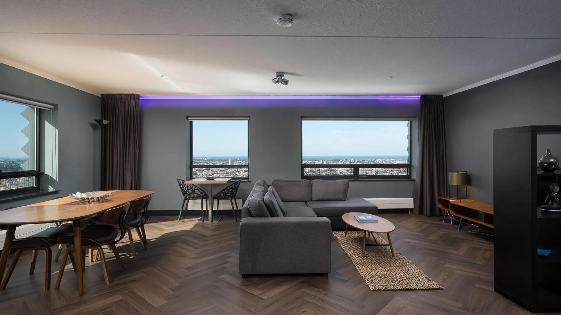 The Penthouse At The Hague Towerアパートメント アパート