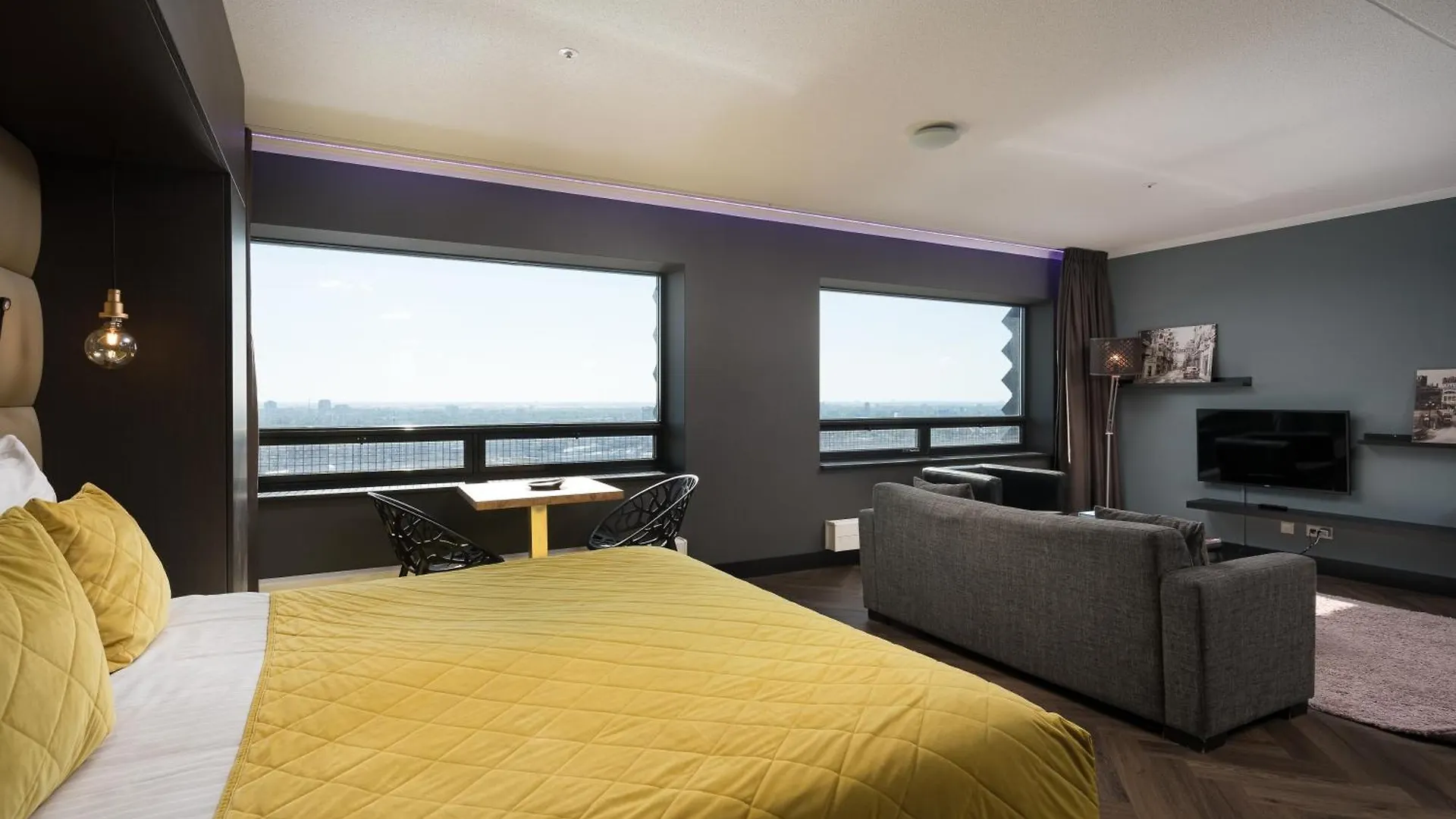 The Penthouse At The Hague Towerアパートメント