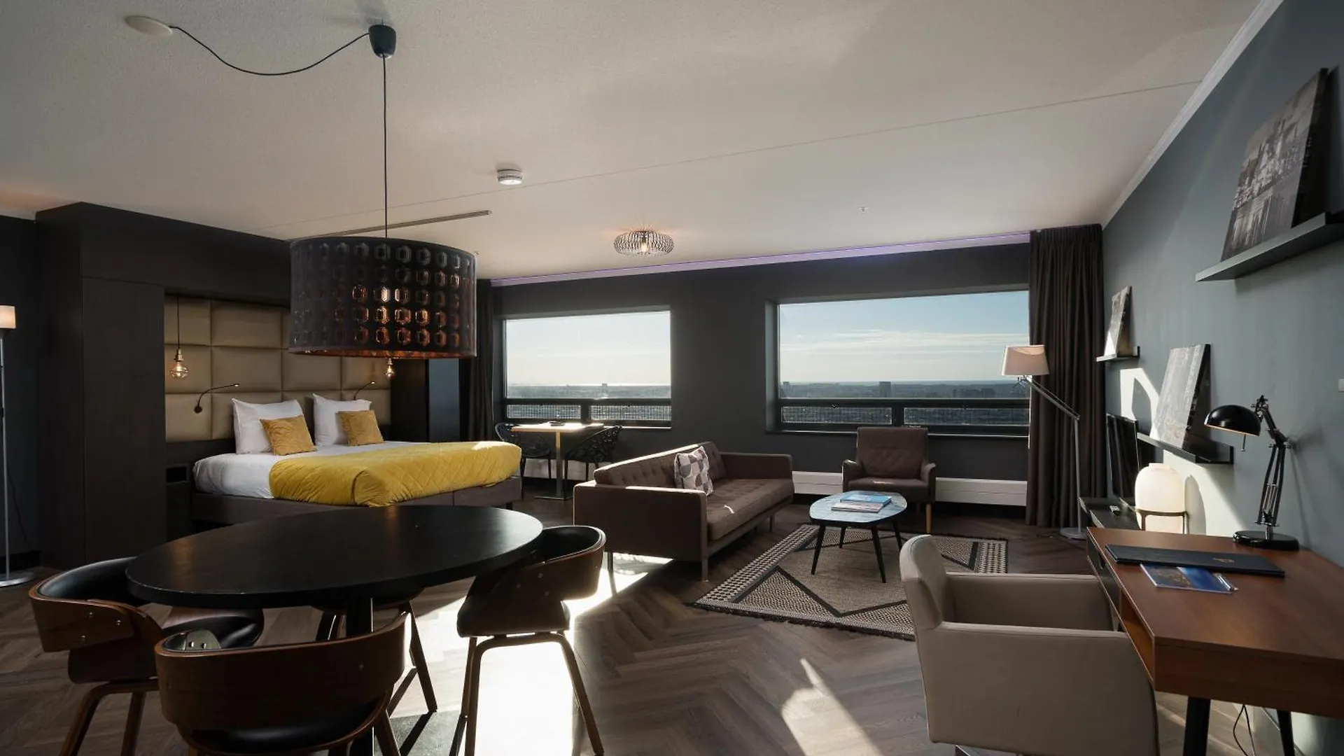 The Penthouse At The Hague Towerアパートメント 0*,
