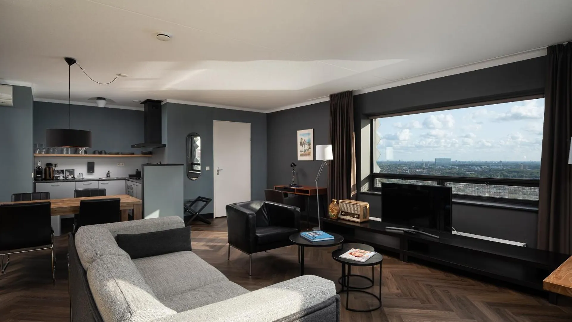 The Penthouse At The Hague Towerアパートメント